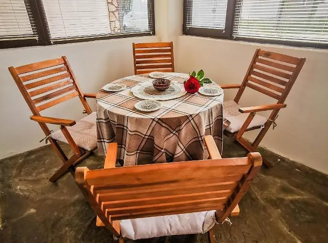 къща за гости,,вила росица,, *